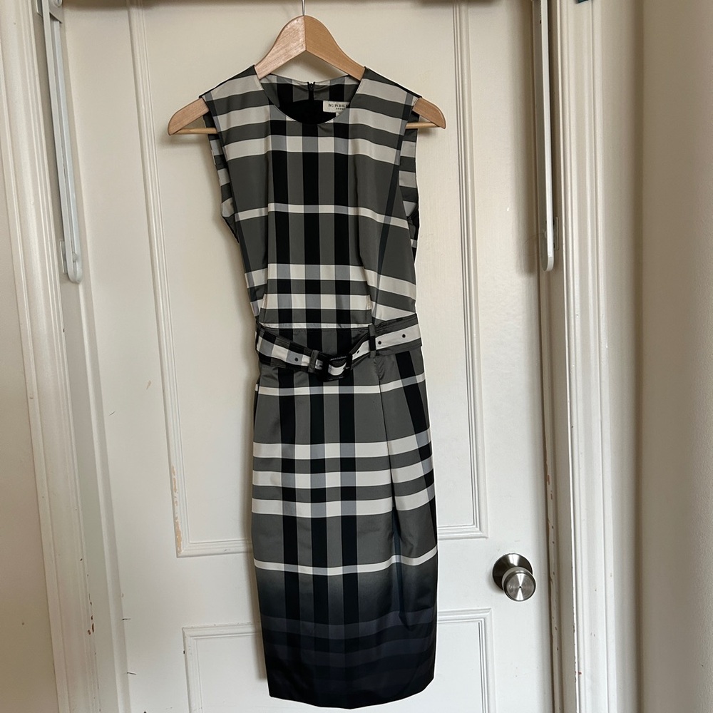 Burberry Black Sheath Dress Sleeveless Crew Neck Midi
